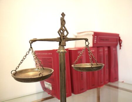 СЕМЕЙНЫЕ ТРУДНОСТИ И ЗАЩИТА ПРАВ: КОГДА НУЖЕН АДВОКАТ?