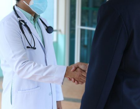 КАК НАЙТИ ВРАЧА ВО ФРАНЦИИ, ЕСЛИ ВЫ НЕ ГОВОРИТЕ ПО-ФРАНЦУЗСКИ?