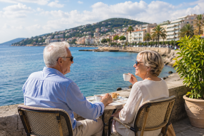 ВНЖ во Франции для пенсионеров: условия, документы и реальные возможности